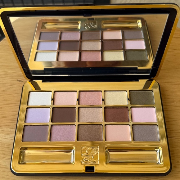 Estee Lauder Other - Estée Lauder Deluxe Eyeshadow Palette!!🔥🔥🔥